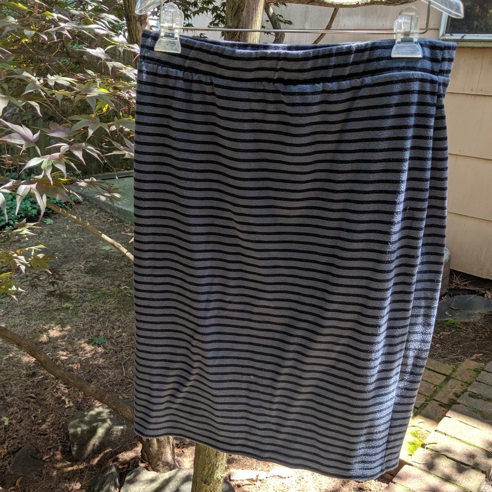 Gray and black striped pencil skirt with elastic